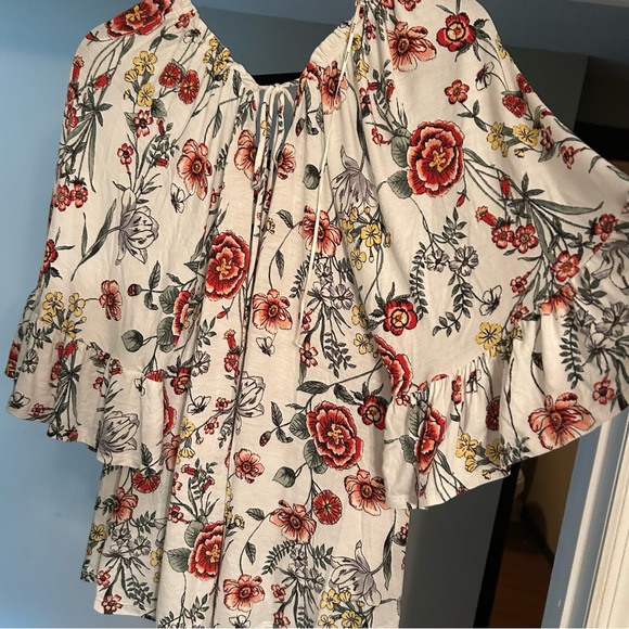 Bobeau Cream and Red Ruffled Blouse with Bell Sleeves NWT Medium - Picture 2 of 6